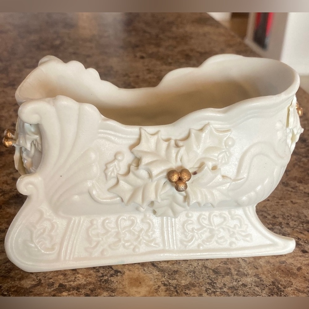 Very Beautiful, Ivory Porcelain Sleigh, Great for Christmas
